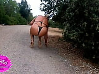 Exhibitionist cougar Little one Charm above the byway